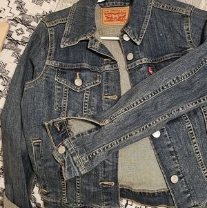Levi's Blue Denim Trucker Jacket with Contrast Stitching